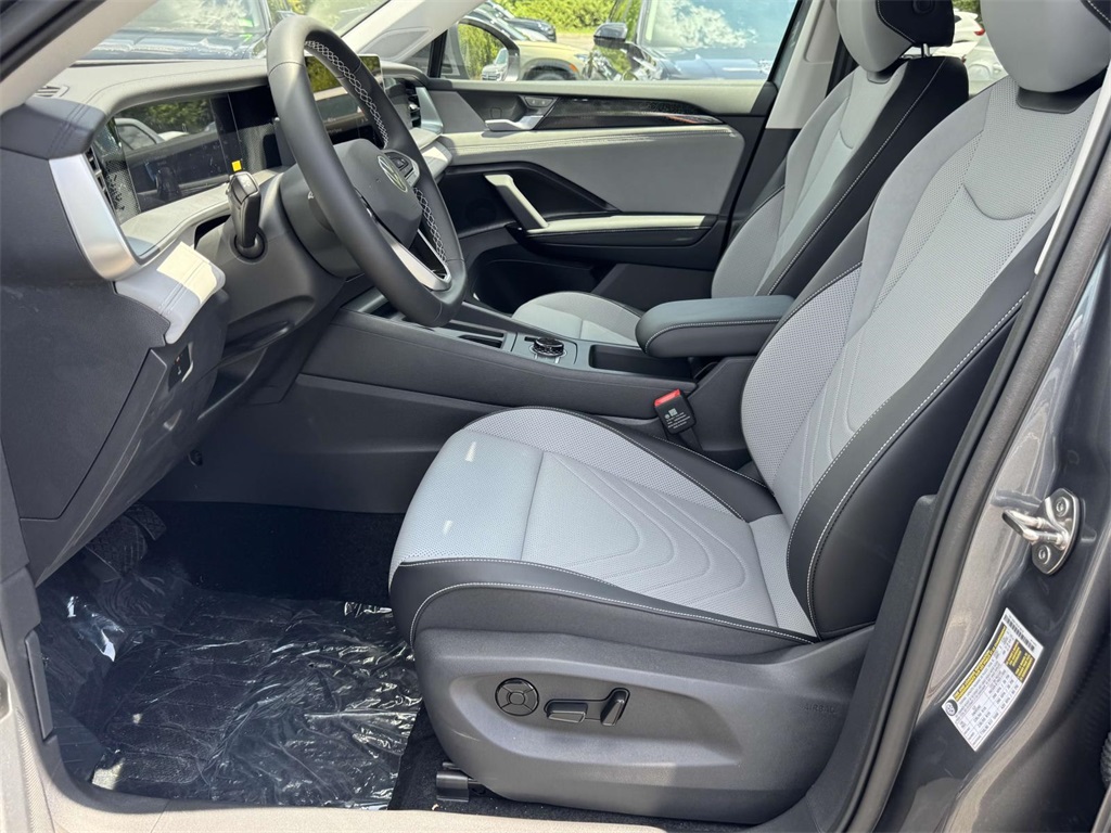 2025 Volkswagen Tiguan SE photo 13