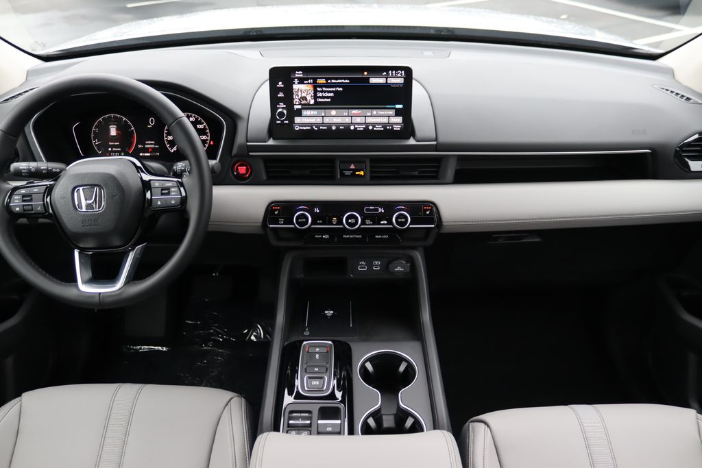 2025 Honda Pilot Touring photo 17