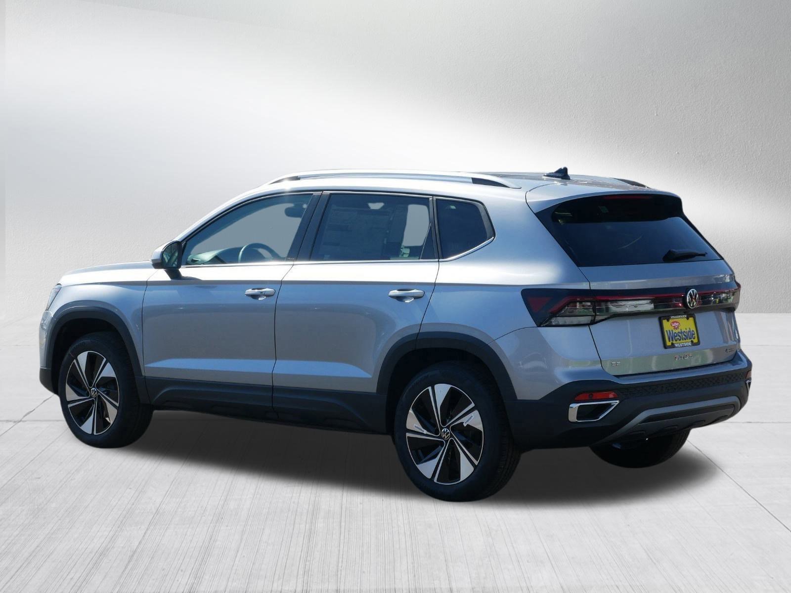 2025 Volkswagen Taos SE photo 3