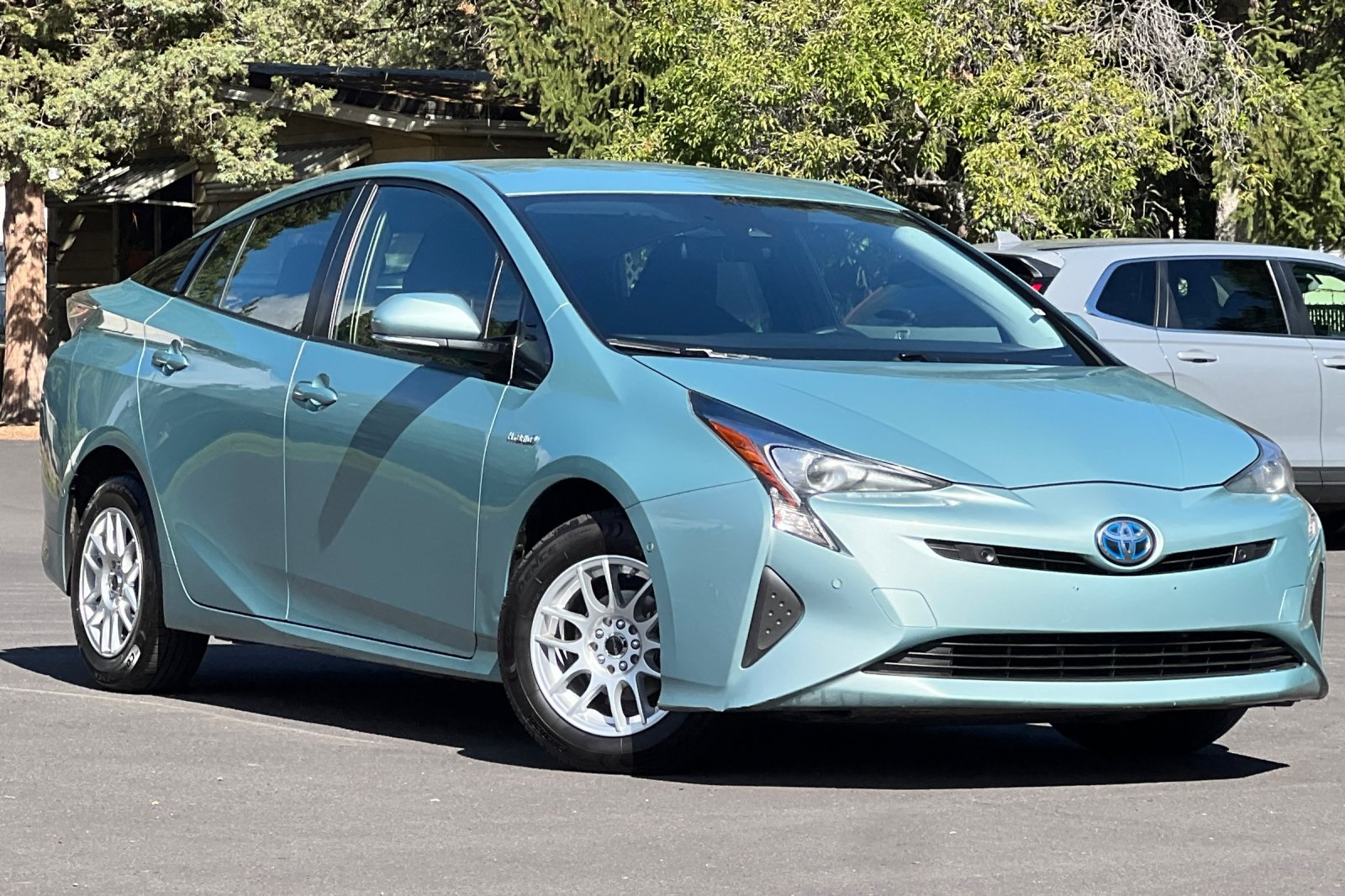 2017 Toyota Prius Three photo 2
