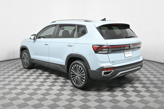 2025 Volkswagen Taos SE photo 2