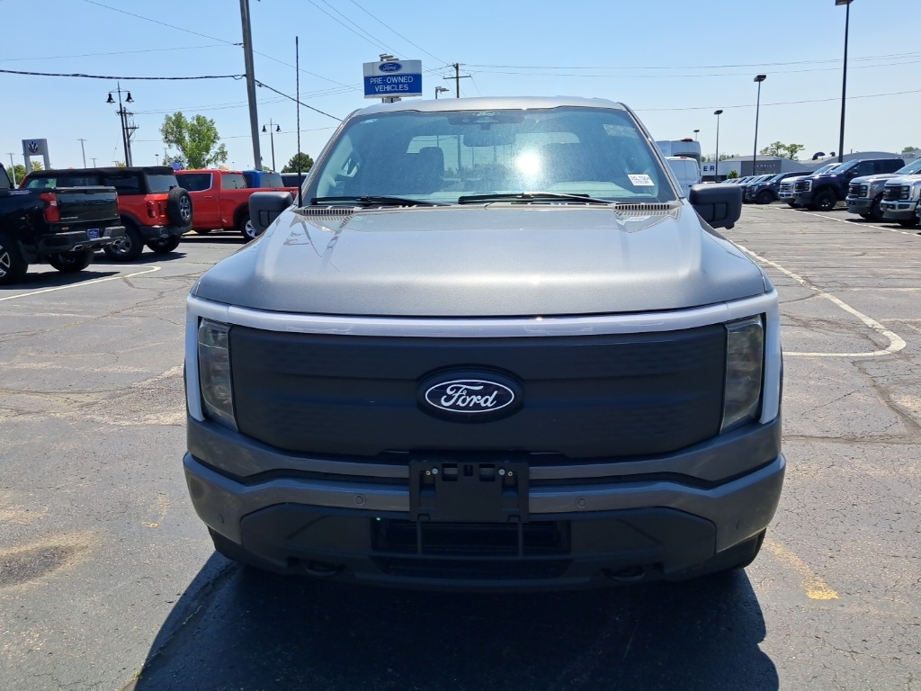2025 Ford F-150 Lightning photo 2