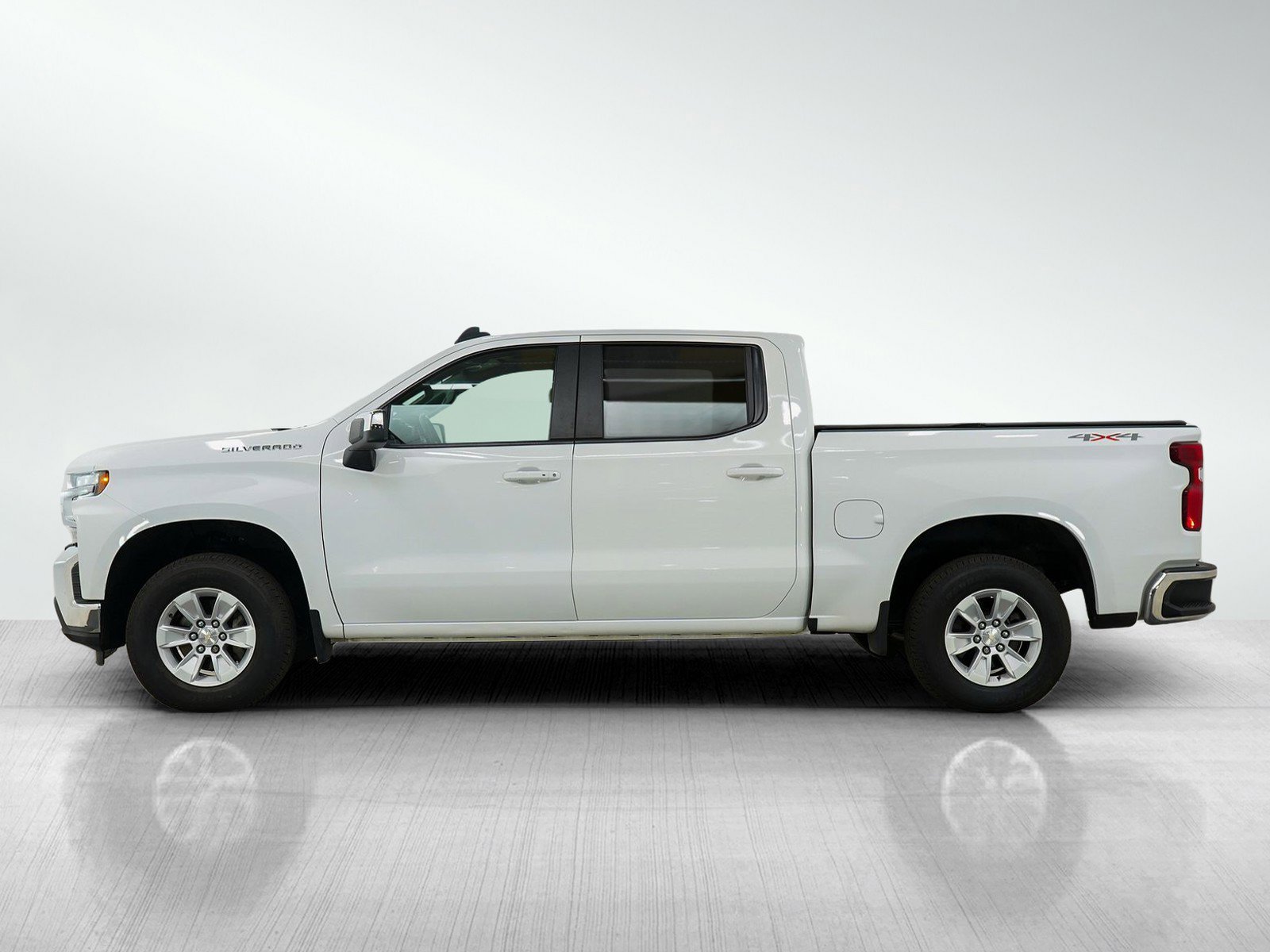 Used 2021 Chevrolet Silverado 1500 LT with VIN 1GCUYDED3MZ421015 for sale in Burnsville, Minnesota