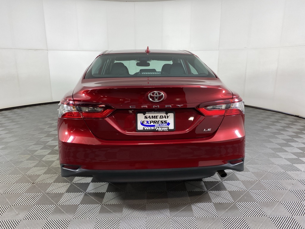 2022 Toyota Camry LE photo 18
