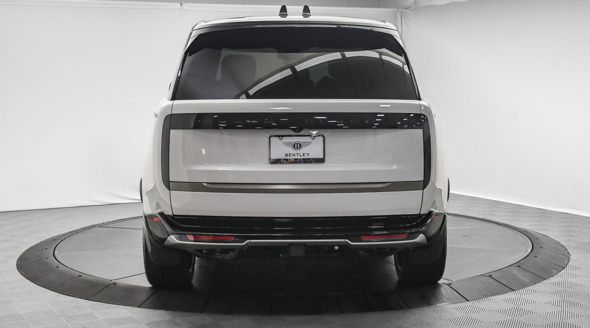 2025 Land Rover Range Rover SE photo 6