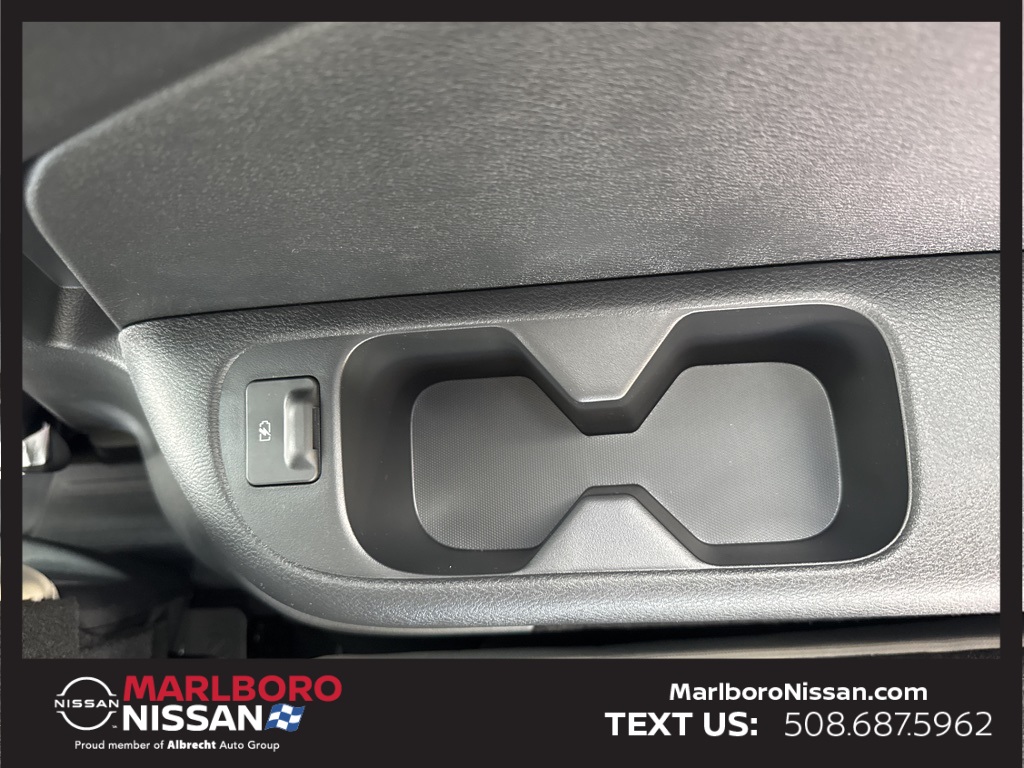 2025 Nissan Pathfinder SL photo 16