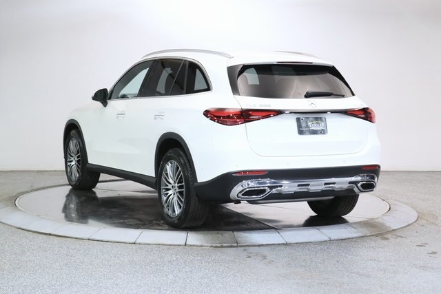 2025 Mercedes Benz GLC 300 4MATIC photo 2