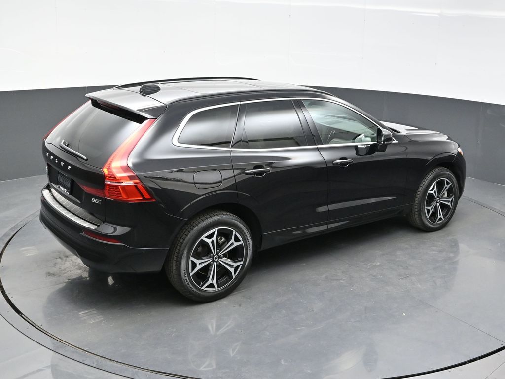 2022 Volvo XC60 B5 Momentum photo 32