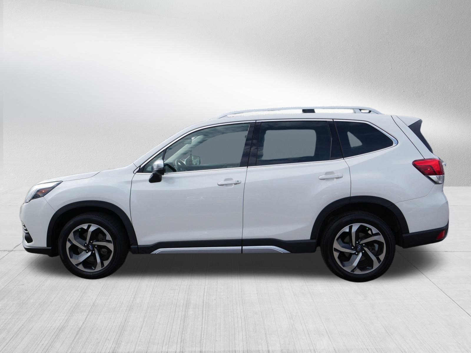2023 Subaru Forester Touring photo 3