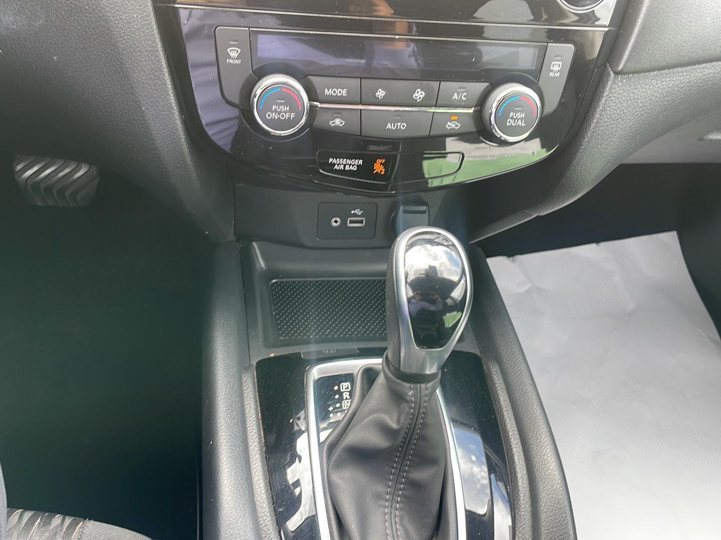 2019 Nissan Rogue SV photo 8