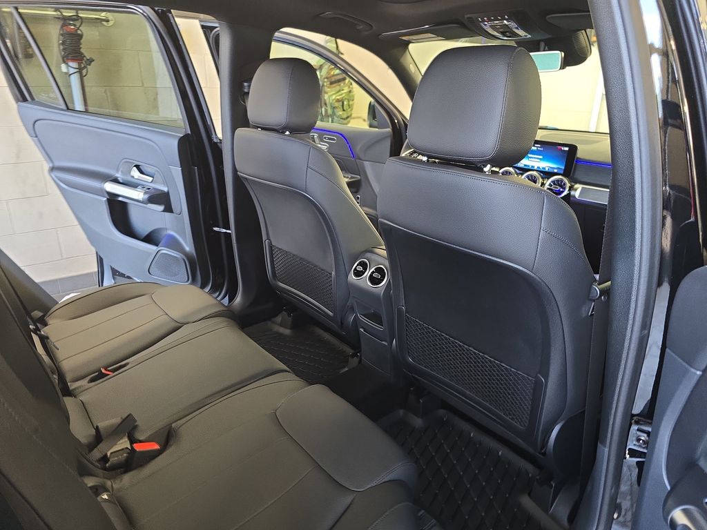 2025 Mercedes Benz GLB 250 photo 10