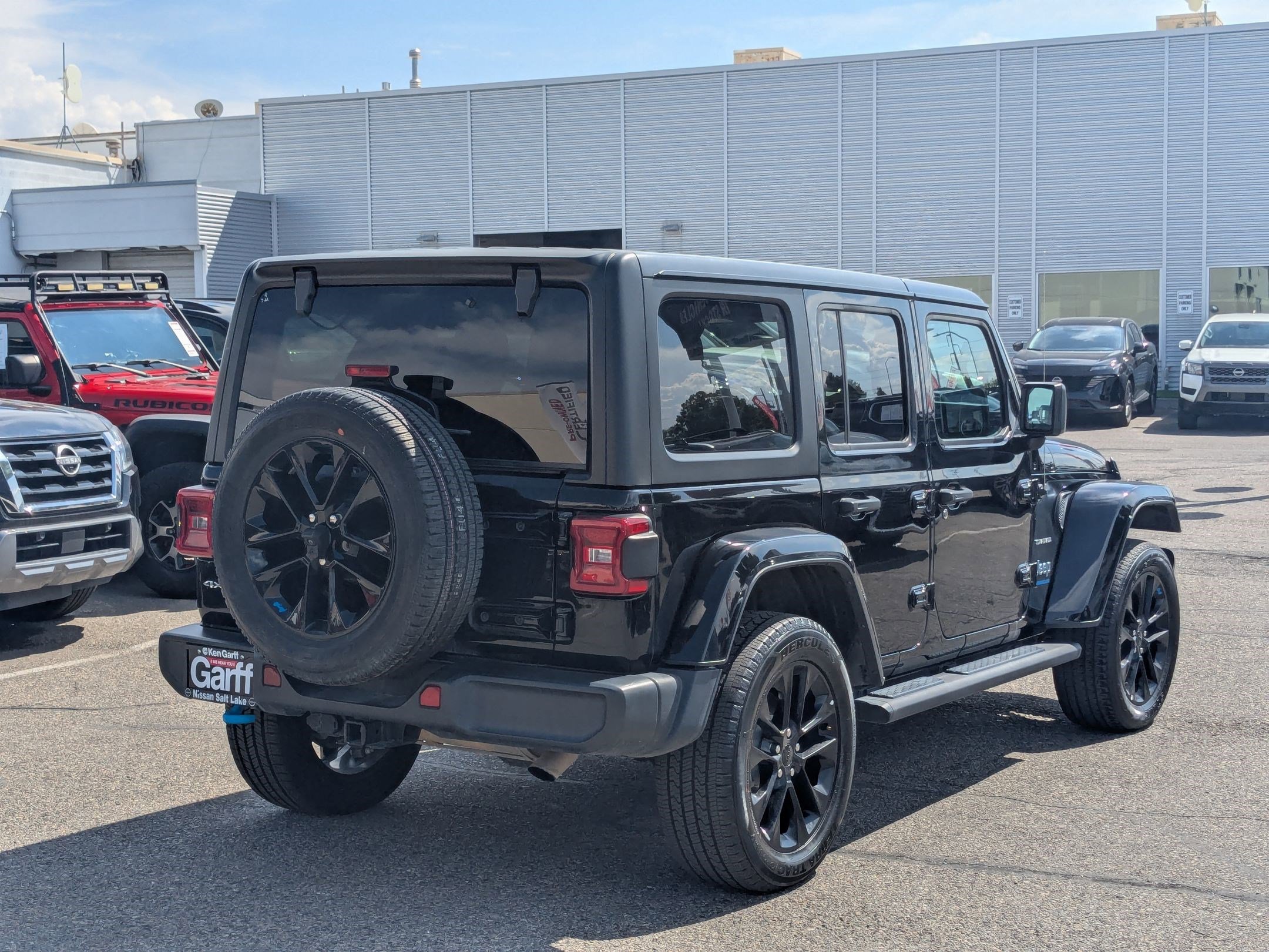 2023 Jeep Wrangler 4xe Sahara photo 3