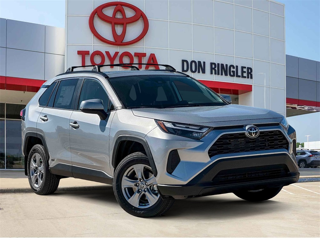 2025 Toyota RAV4 XLE's photo