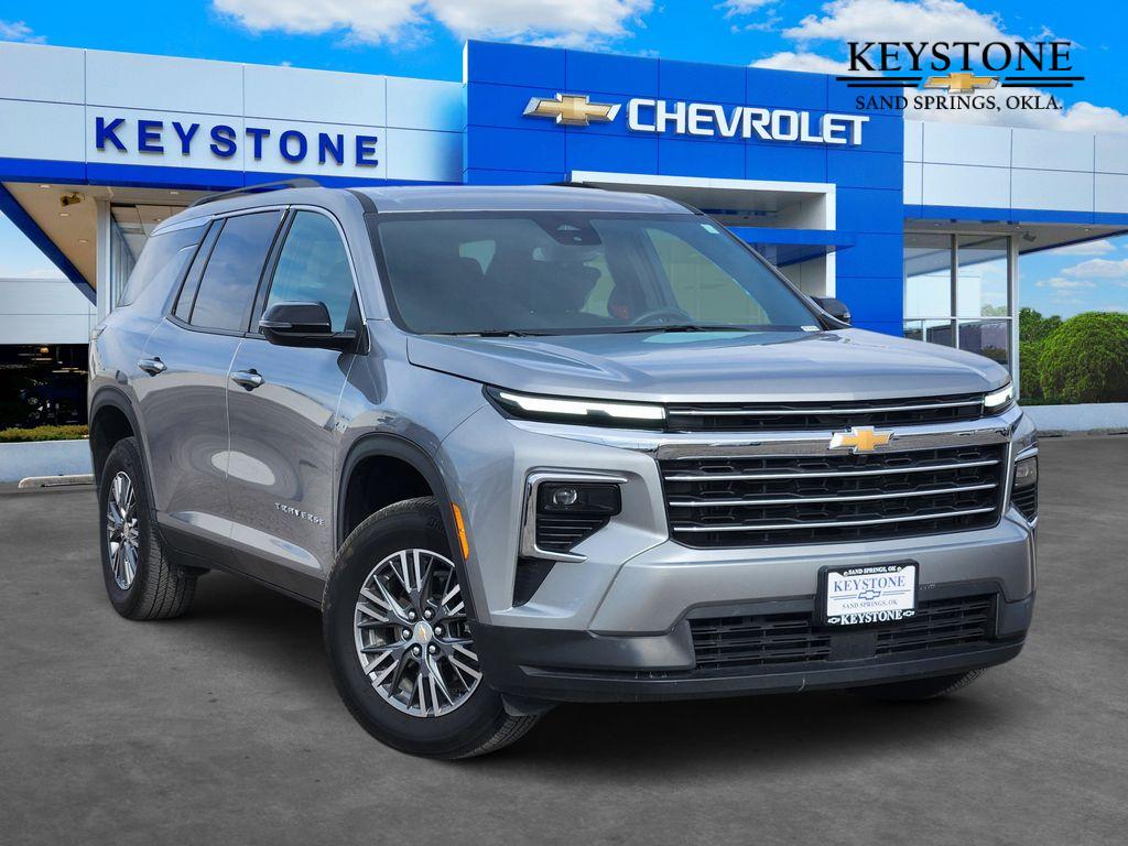 2025 Chevrolet Traverse LT's photo