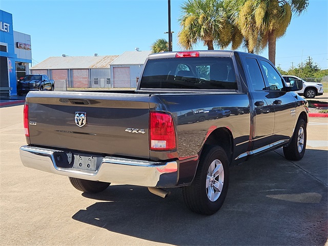 2024 Ram 1500 Classic SLT photo 4