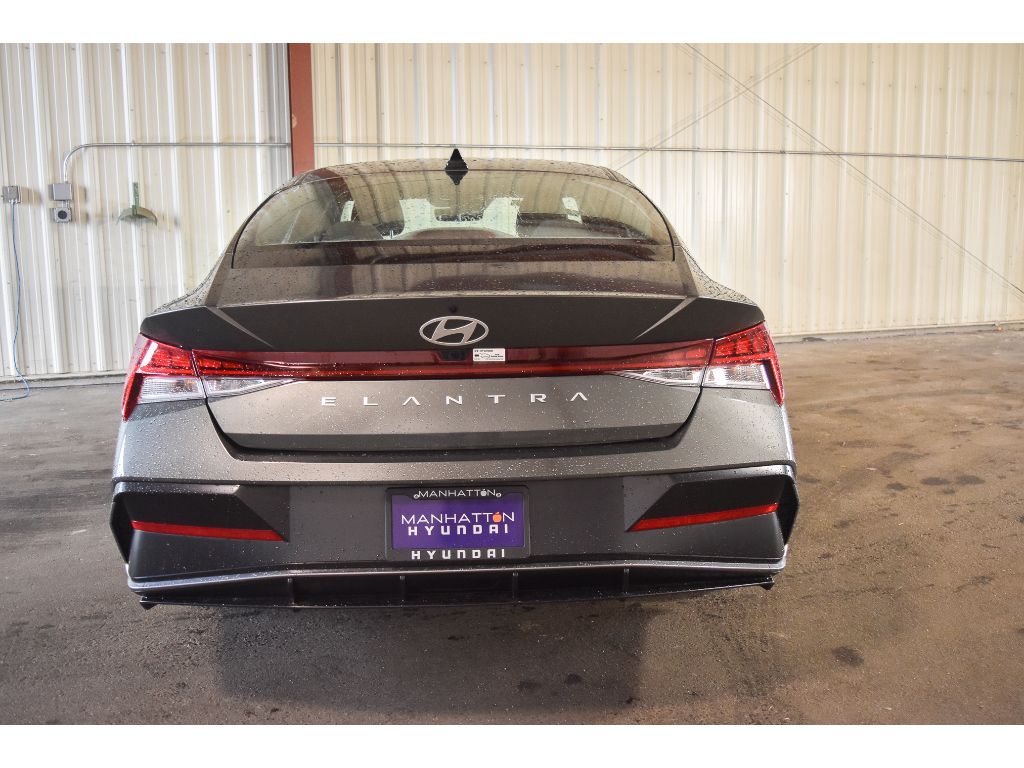 2024 Hyundai Elantra SEL Convenience photo 9
