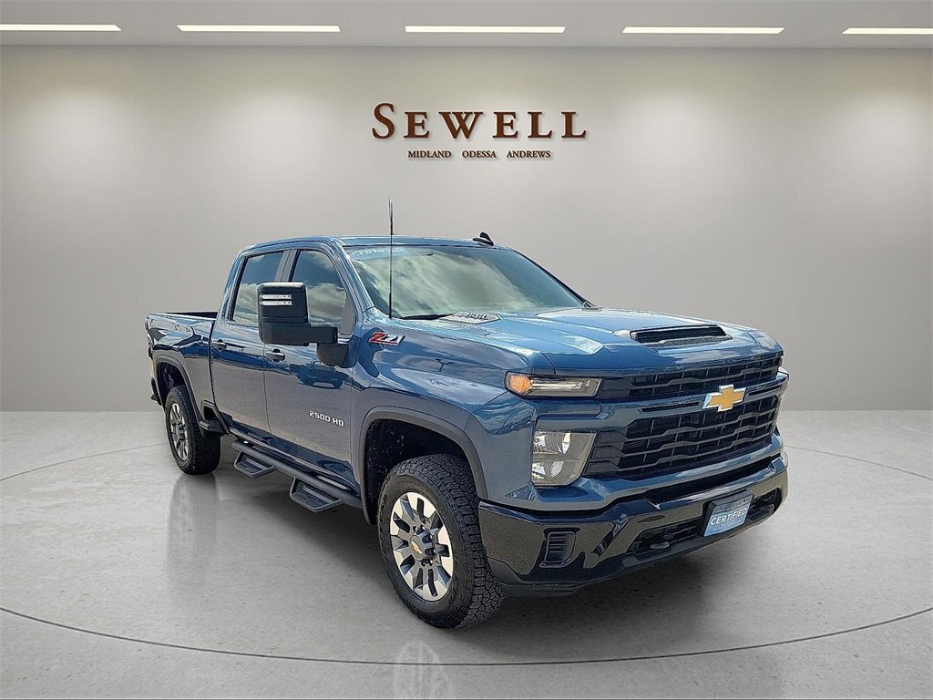 2024 Chevrolet Silverado 2500HD Custom photo 6