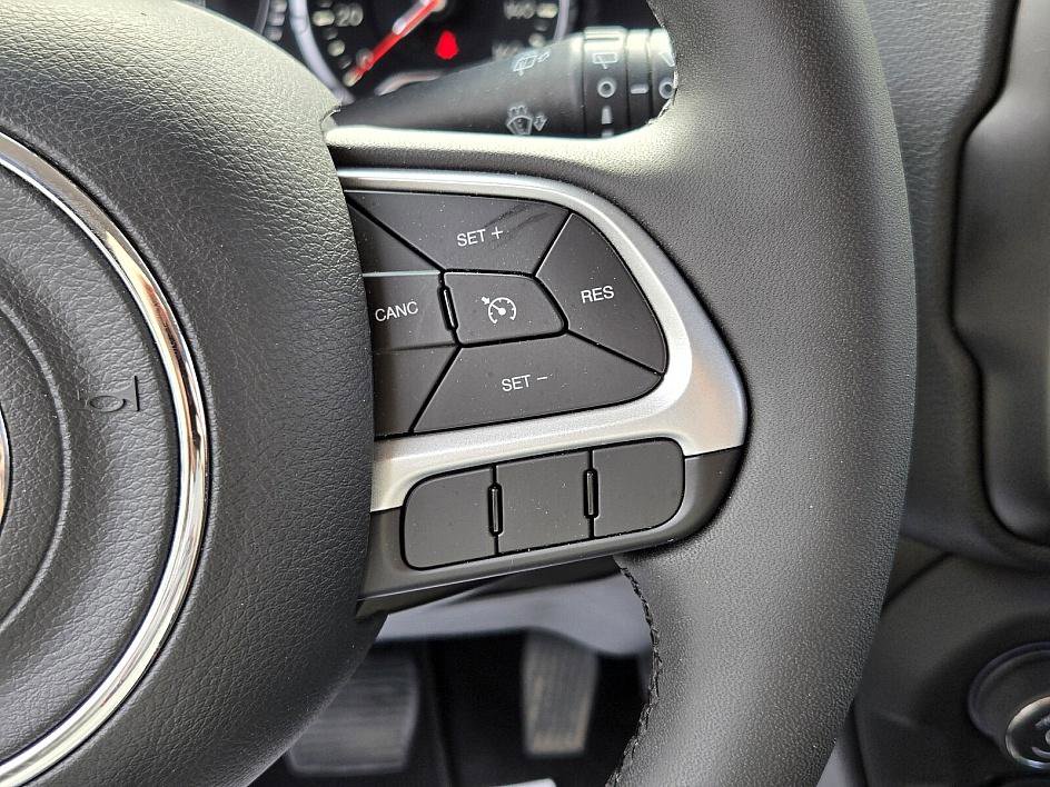 2020 Jeep Renegade Latitude photo 25