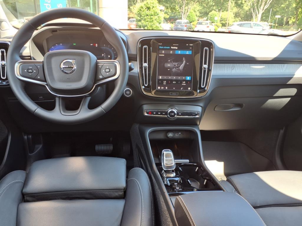 2024 Volvo XC40 Ultimate photo 11