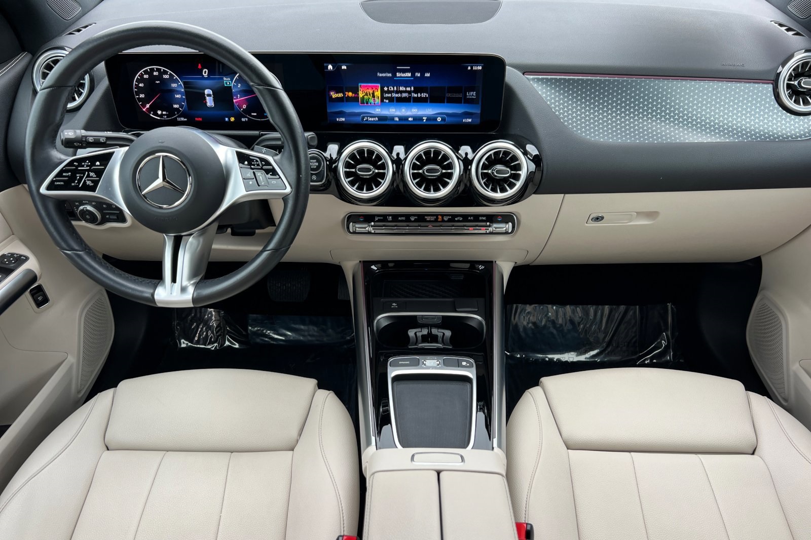 2025 Mercedes Benz GLA 250 photo 3