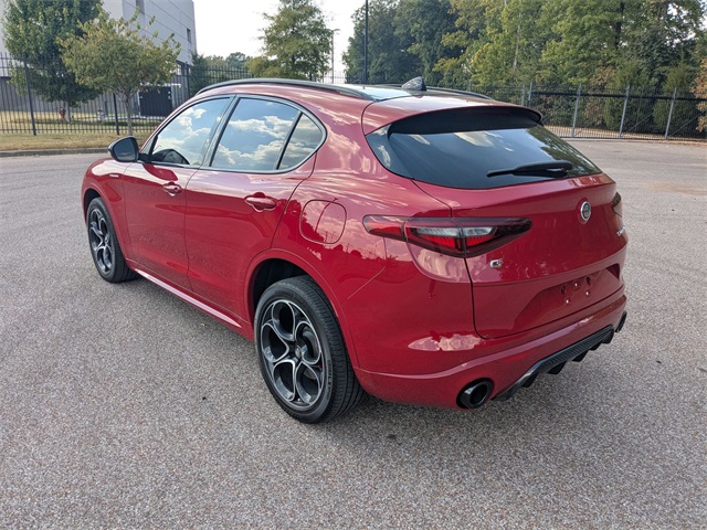 2022 Alfa Romeo Stelvio Ti photo 3