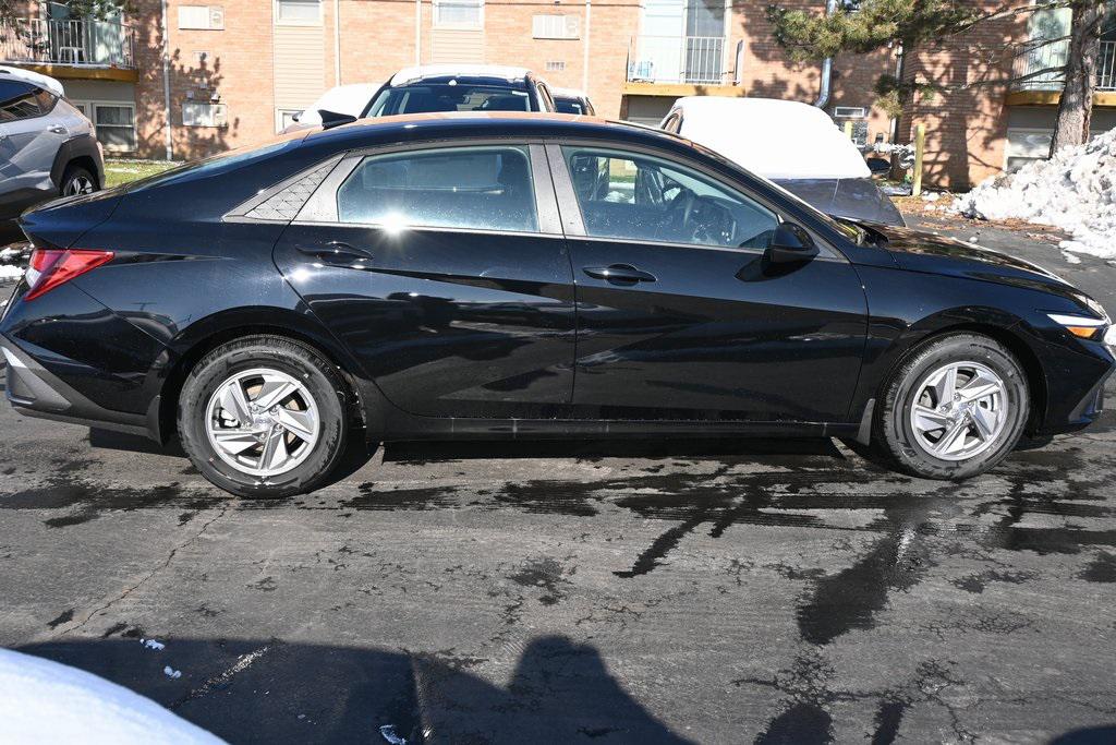 2026 Hyundai Elantra SE photo 2