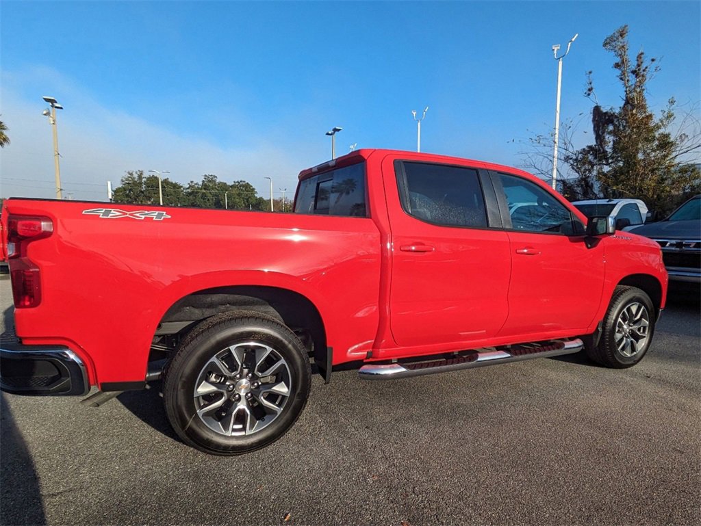 2025 Chevrolet Silverado 1500 LT photo 4