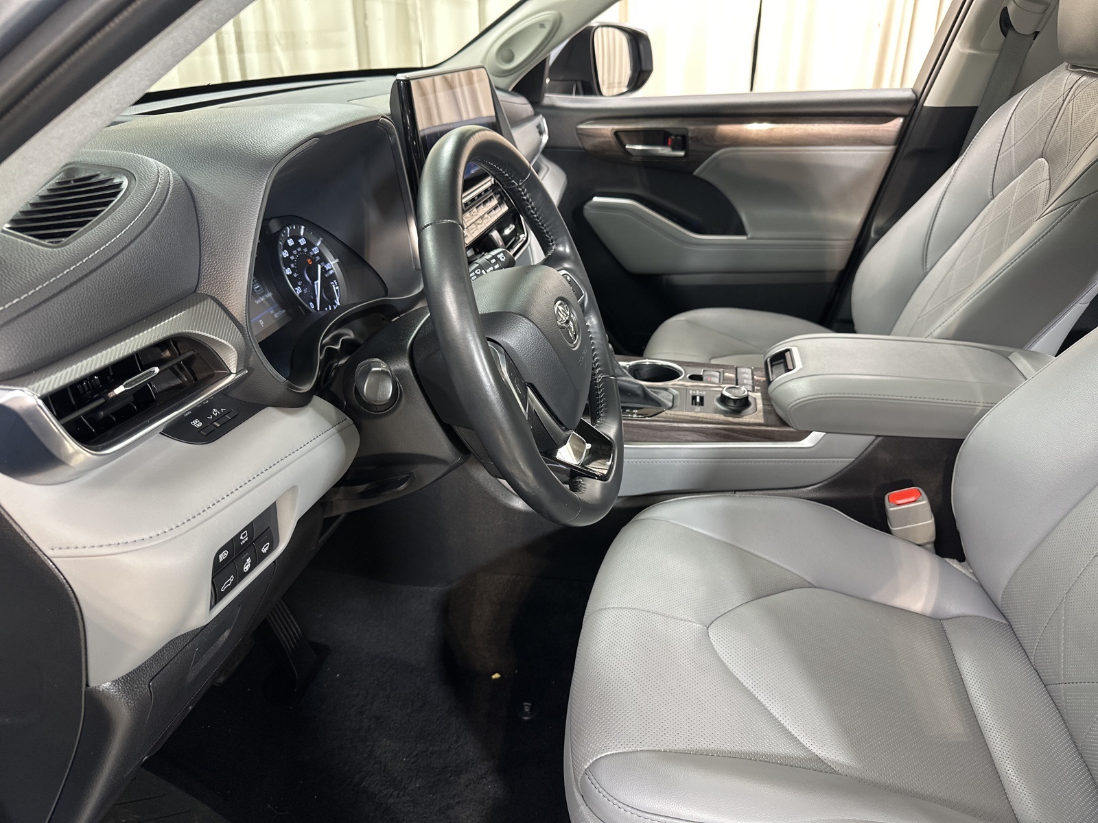 2021 Toyota Highlander Platinum photo 11
