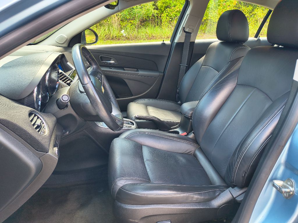 2011 Chevrolet Cruze LTZ photo 14