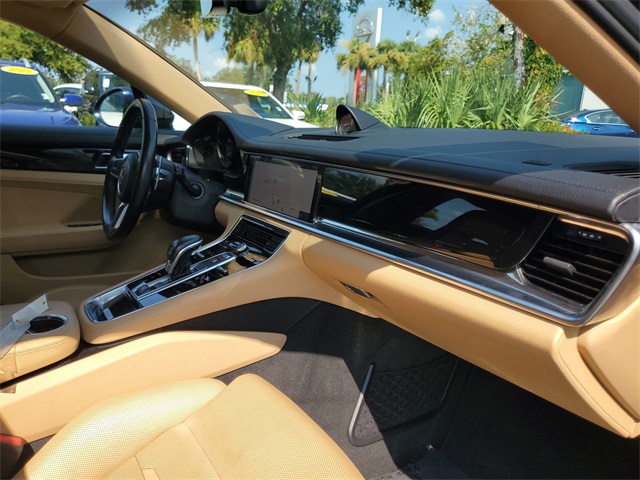 2018 Porsche Panamera 4 photo 31