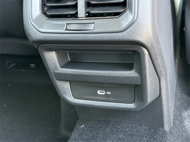 2025 Volkswagen Taos SE photo 18
