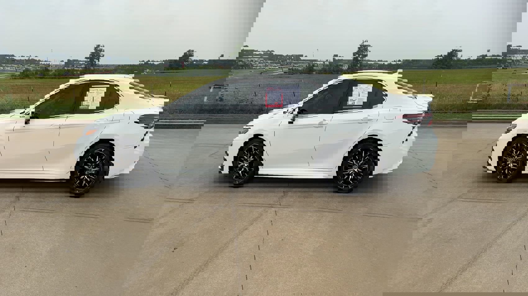 2023 Toyota Camry Hybrid SE photo 5