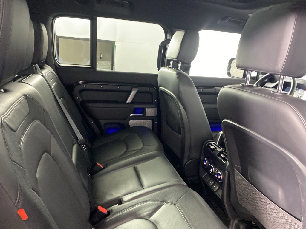 2024 Land Rover Defender 130 X-Dynamic SE photo 24