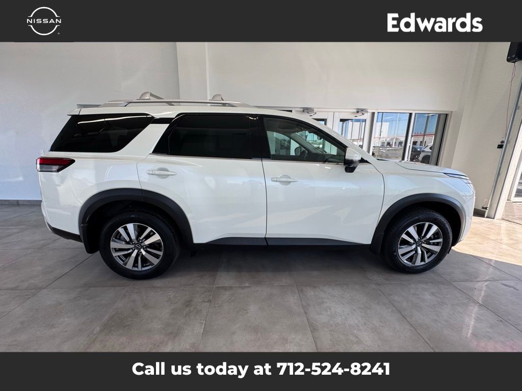 2024 Nissan Pathfinder SL