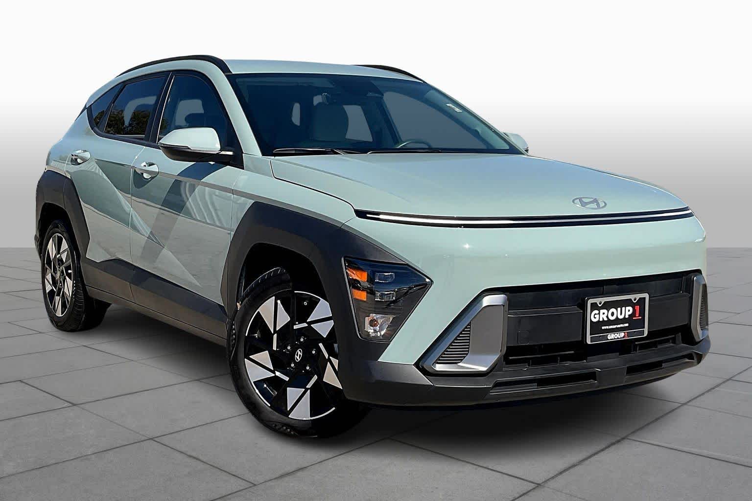 2025 Hyundai Kona SEL photo 2