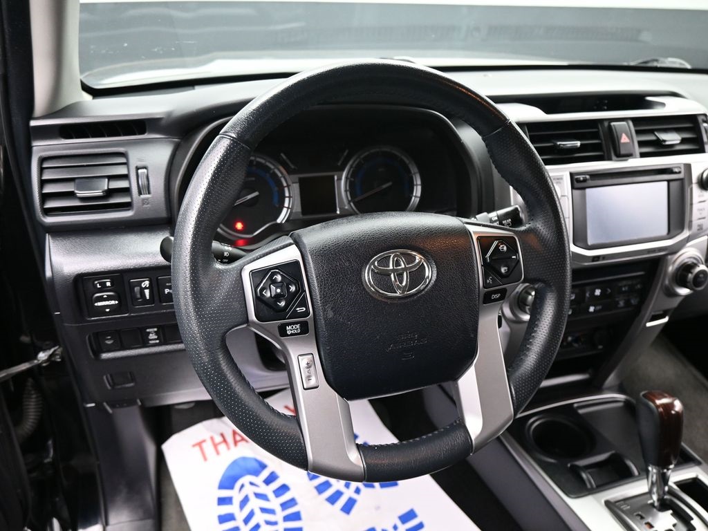 2016 Toyota 4Runner Limited photo 2
