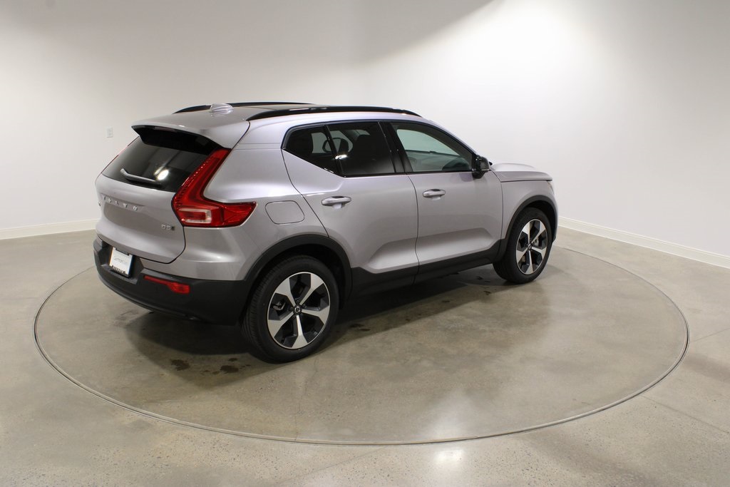 2026 Volvo XC40 Core photo 6