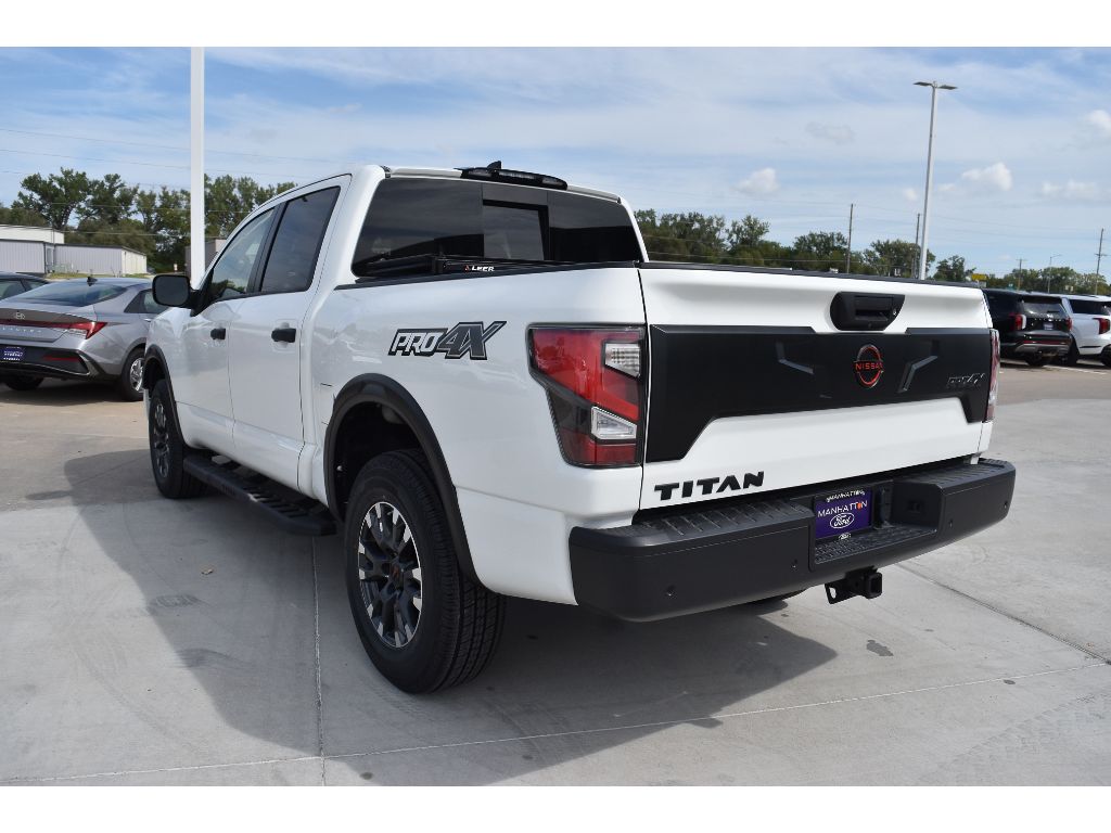 2024 Nissan Titan PRO-4X photo 4