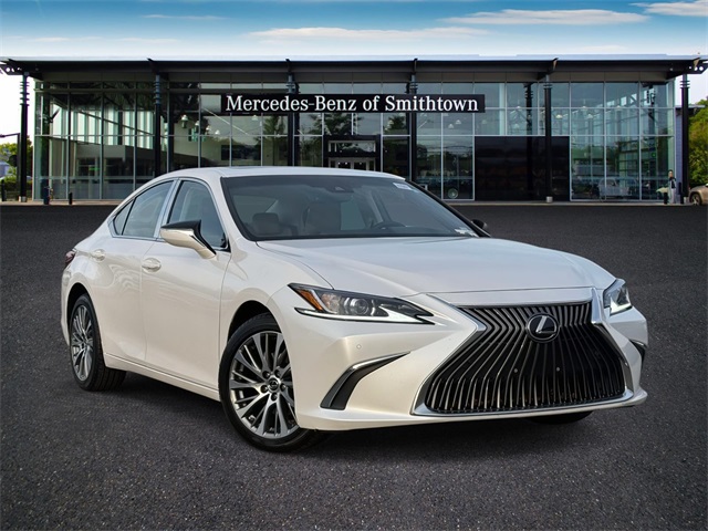 2021 Lexus ES 250's photo
