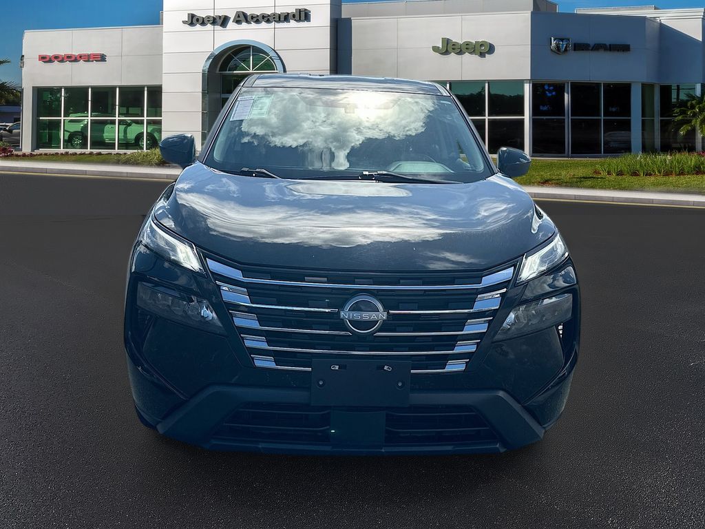 2024 Nissan Rogue SV photo 2
