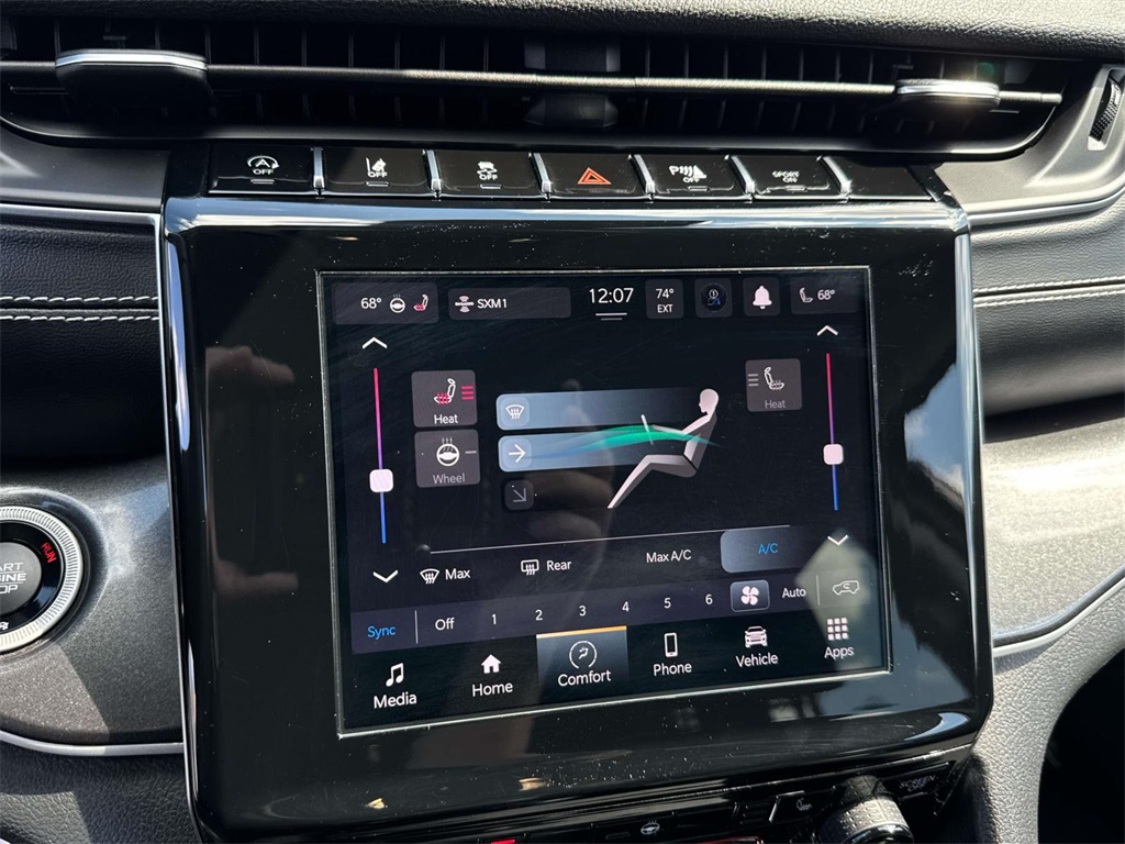2023 Jeep Grand Cherokee Laredo photo 13