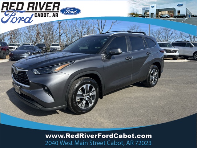 2024 Toyota Highlander XLE's photo