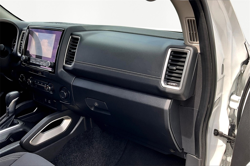 2022 Nissan Frontier SV photo 17
