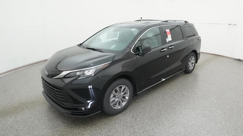 2026 Toyota Sienna XLE's photo