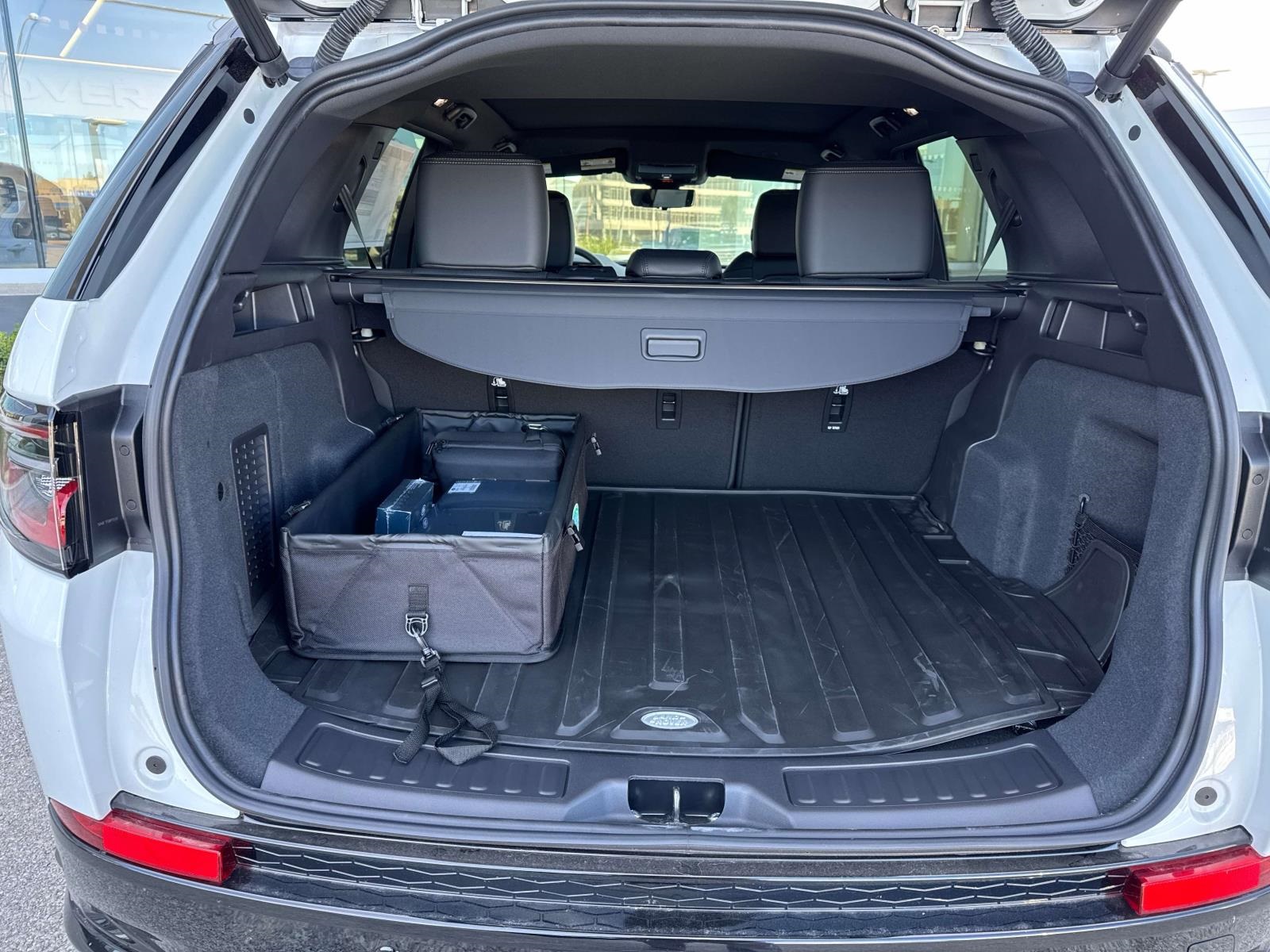 2025 Land Rover Discovery Sport SE photo 7