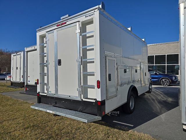 2025 Gmc Savana Cutaway photo 2
