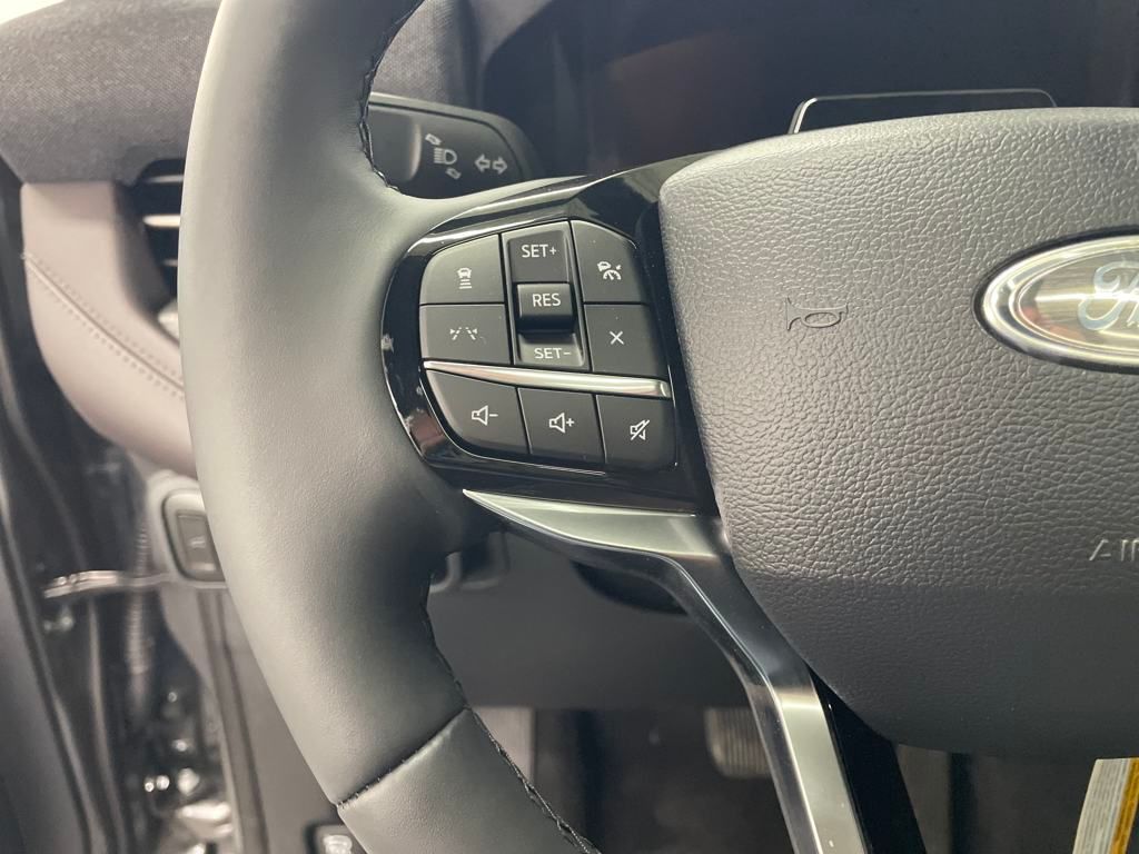 2025 Ford Explorer Platinum photo 14