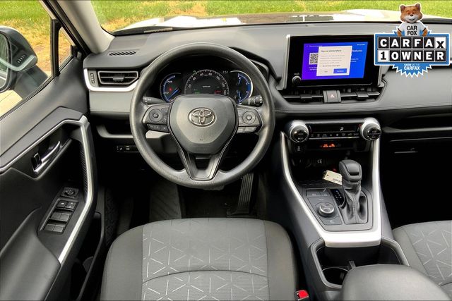 2025 Toyota RAV4 Hybrid XLE photo 4