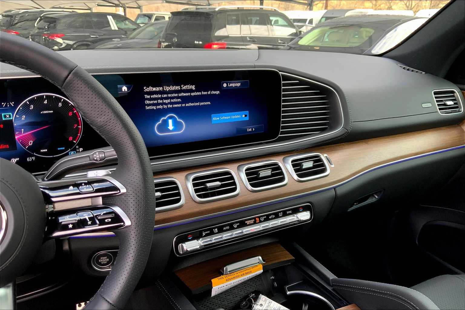 2025 Mercedes Benz GLS 450 4MATIC photo 8