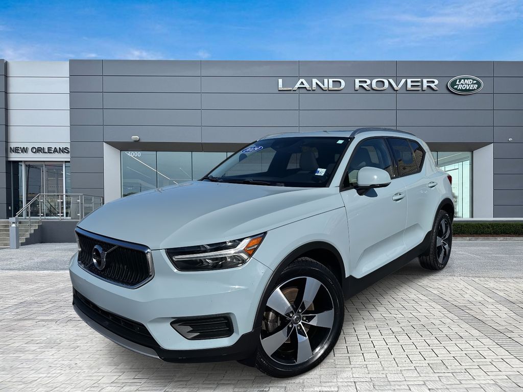 2019 Volvo XC40 Momentum's photo